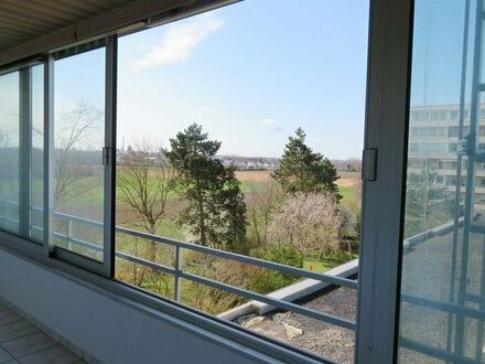 Ideal für A8-Pendler! Mit großem, verglastem West-Balkon und freiem Blick!