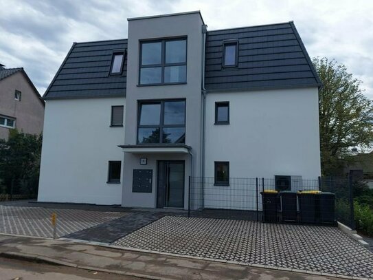 3-Zimmer-Wohnung mit Terrasse im Souterrain - ERSTBEZUG