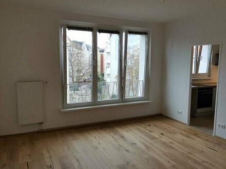 Neu sanierte 1-Zimmerwohnung in Berlin Schöneberg