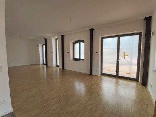 Erstbezug, Luxuswohnung, 185qm eigener Garten, 45qm Terrasse, Pool & Niedrigenergiestandard!