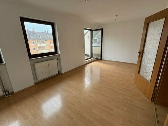 hübsche ruhige geräumige 1 Zimmer DG Wohnung mit großer separater Küche (EBK), Balkon, Nähe Wördersee, zentrumsnah