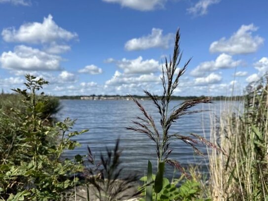 Maritime Lage mit Wasserblick und eigenem Schleizugang - Einfamilienhaus im Bieterverfahren