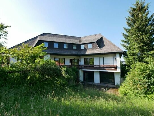 Exklusive Villa mit 515 m² + 4.080 m² Grundstück mit Sanierungsbedarf