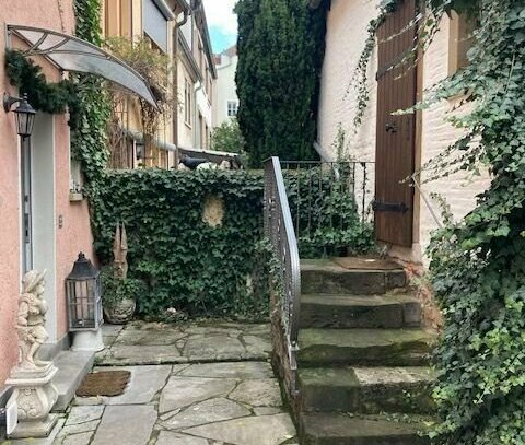 MFH in Würzburg mit historischem Stadtturm in bester Lage