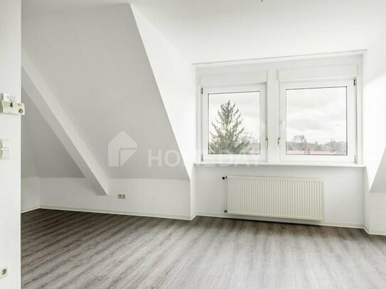 Bezugsfreie 2-Zimmer-Wohnung mit Spitzboden und Klimaanlage am Stadtpark in Ludwigshafen (Parkinsel)
