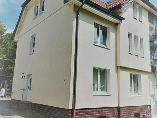 Ihre gewinnbringende Anlage - modernisiertes Haus mit 3 Wohnungen in ruhiger Lage von Stadtlengsfeld.