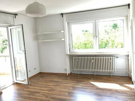 ***Kapitalanlage***Hervorragend vermietete Zwei-Zimmer-Wohnung mit Einbauküche und eigenem Stellplatz