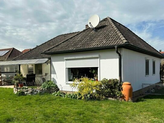 Bungalow mit Garage und Carport in ruhiger Siedlungslage