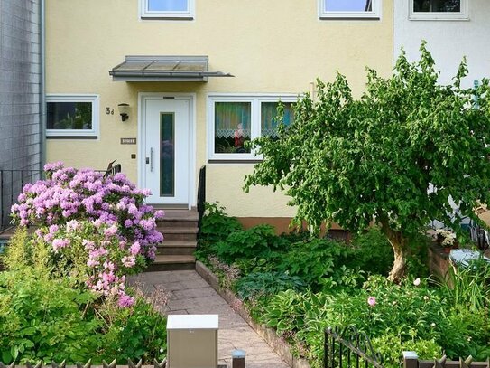 Reihenmittelhaus mit Garten, Terrasse, Balkon und Garage in ruhiger & verkehrsgünstiger Lage