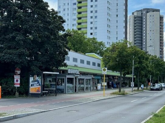 **GEWERBEEINHEIT GEGENÜBER U - BAHNHOF**