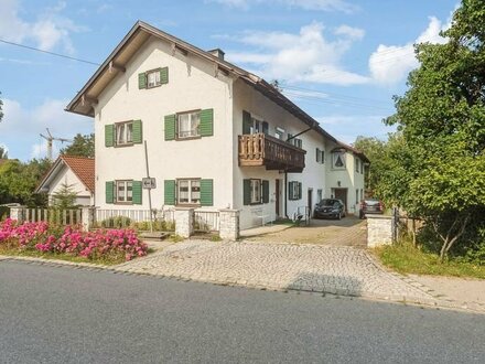 Mehrgenerationenhaus mit großer Werkstatt und Einzelgarage mitten in Osterzell