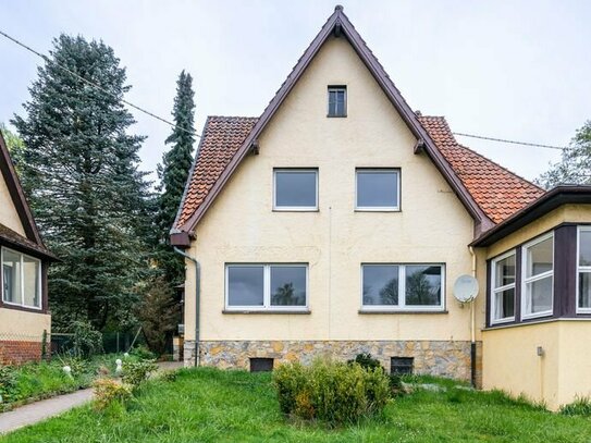 Elze-Mehle: Einfamilienhaus mit viel Potenzial auf großem Grundstück
