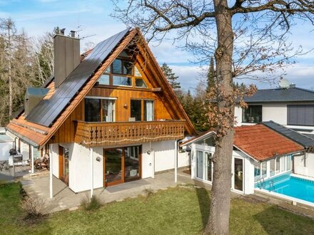 Begehrte, ruhige Villenlage: Doppelhaushälfte mit Photovoltaik und Pool