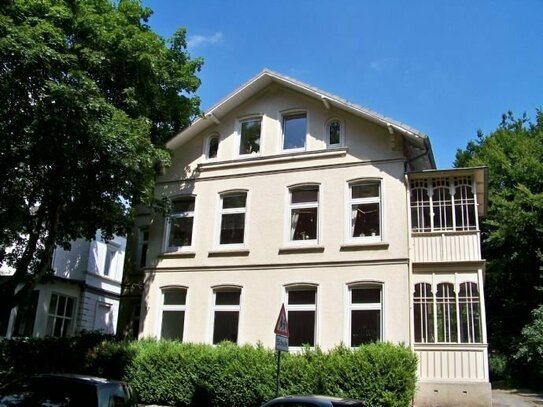 Individuelle 3 Zi-DG-Wohnung im Gründerzeithaus, neu renoviert und gestaltet, Dachterrasse, Balkon, gute Lage, Nähe Wal…