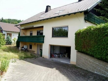 EINFAMILIENHAUS MIT GROSSER GARAGE SOWIE ENORM GROSSEM AUSBAUPOTENTIAL IM DACHGESCHOSS