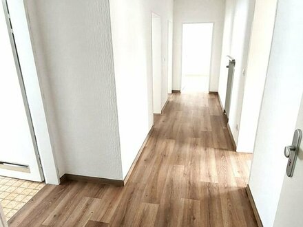 Saniertes 3-Zimmer Wohnung mit 86 m² im 2. Obergeschoss & Balkon mit Kellerabteil in der Innenstadt von Weiden i. d. OP…