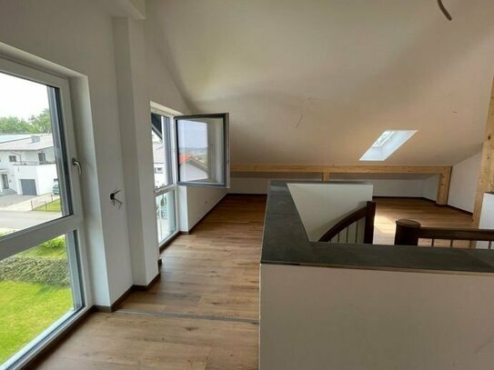 + + Preisreduzierung + + ..schöne Maisonette-Wohnung mit Wendeltreppe ins Dachgeschoss - Osten -