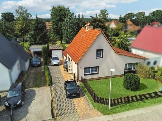 Einfamilienhaus als Handwerkerobjekt mit ca. 839 m² großem Grundstück in Leegebruch