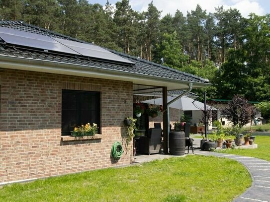 Modernes Anwesen in ruhiger, naturnaher Lage mit weitläufigem Grundstück & sonniger Terrasse