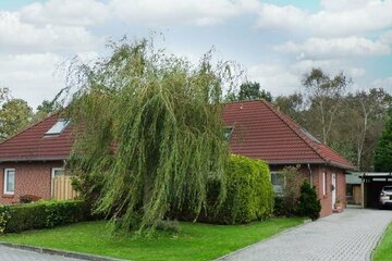 Sehr gepflegtes Zweifamilienhaus mit Carport in zentraler Lage