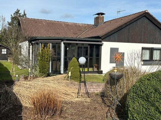 Perfekt - lichtdurchfluteter Bungalow mit traumhaften Wintergarten