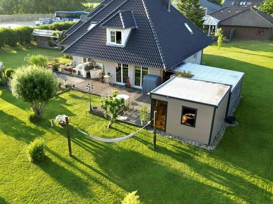 Ein Traumhaus mit idyllischem Garten und viel Platz zum Wohnen, Leben, Arbeiten und einfach nur zum Genießen!