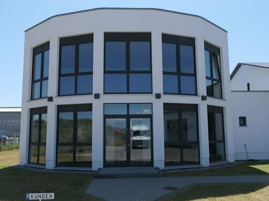 Fast Neuwertig - Gewerbeanwesen (Büro + Lager + 16 Garagen) in Greifswald