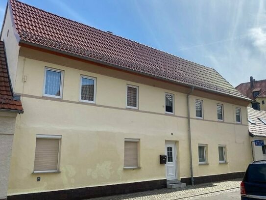 ** PREISREDUZIERUNG ** Kleines Mehrfamilienhaus mit schönem Grundstück in Elsterwerda zum Sanieren!