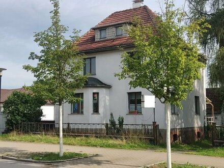 Einfamilienhaus zur umfangreichen Renovierung in zentraler Lage in Sonneberg