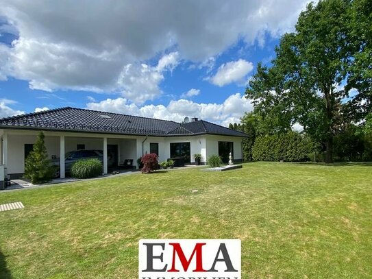 Bungalow für einen Zwei-Personen-Haushalt mit großem Garten und idyllischem Ausblick