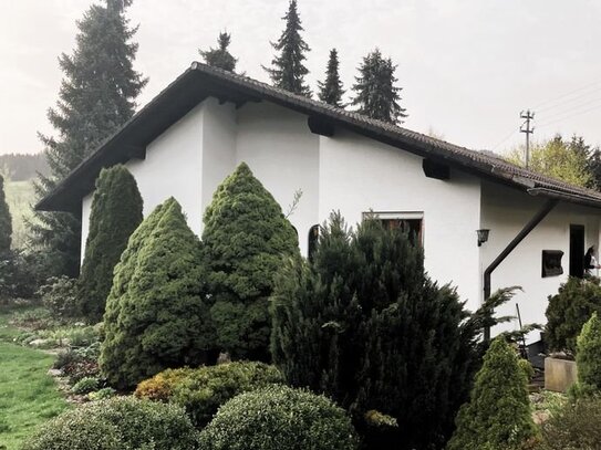 Einfamilienhaus mit Werkstatt, Büro und großem Garten