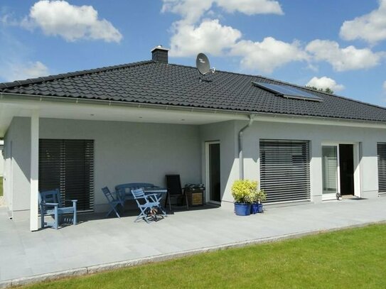 neuer Bungalow auf großem Grundstück in ruhiger Lage, zeitnah beziehbar