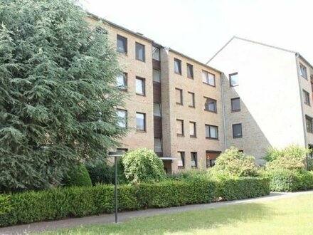 Neu! Gepflegte 2,5 Zimmer Wohnung im Erdgeschoß mit sonnigem Balkon im schönen Wedel!