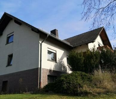 Hier wohnen Sie in außergewöhnlicher Architektur in Südhanglage von Schauenburg-Elgershausen mit unverbaubarem Fernblick