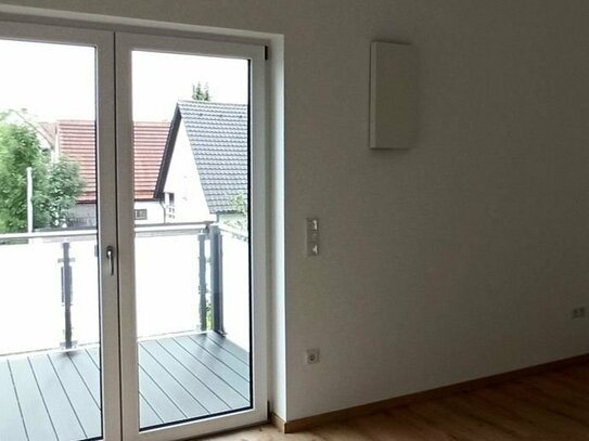 Einzug Nov/Dez 24!!! Tolle 4-Zi.-Whg. mit Pultdach, offener Wohn- Essbereich großz. Balkon, Lift, 2. OG - in Köfering (…