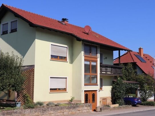 Gepflegtes Zweifamilienwohnhaus in Altenkunstadt - Ortsteil Burkheim