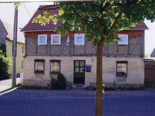 Stark sanierungsbedürftiges Einfamilienhaus mit Nebengebäude in Ingersleben (Handwerkerobjekt)