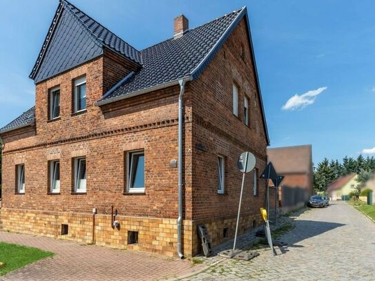 Geräumiges Ein- bis Zweifamilienhaus mit großem Grundstück im schönen Heidedorf Schköna