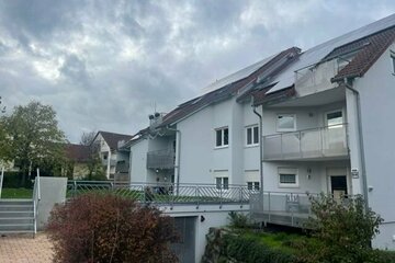 Freundliche 3-Zimmerwohnung mit Einbauküche und Tiefgaragenstellplatz.