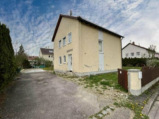 Vielseitiges Immobilienangebot: Haus mit Potenzial für Sanierung oder Neubau in Bobingen!