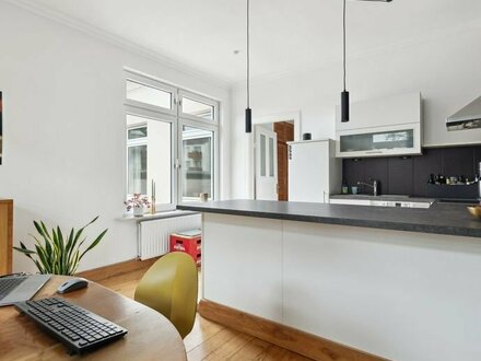 Charmante Altbauwohnung mit Dachterrasse in Top-Lage