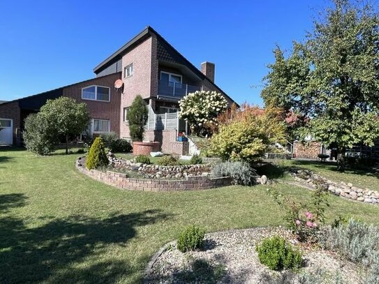 Split-Level-Haus mit idyllischem Garten