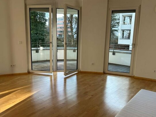 Helle und ruhige 4-Zimmer Wohnung in Schwabing-Freimann