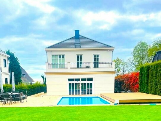 Beeindruckende Neubau-Villa mit Traumgrundstück und Outdoor-Pool in Bad Homburger Toplage!
