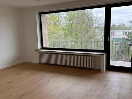 Top modernisierte und geschnittene Wohnung im Herzen von Mönchengladbach - Giesenkirchen mit Balkon, Garage auf Wunsch !