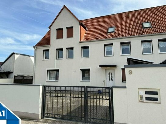 Vielseitig nutzbares Mehrfamilienhaus mit Garagen, Solaranlage und großem Grundstück im Stadtteil Alt Olvenstedt