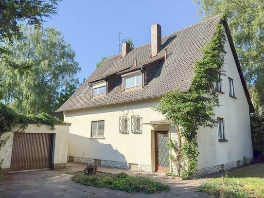 Freistehendes Ein-/Zweifamilienhaus auf großzügigem Grundstück in exponierter Lage in Altenfurt