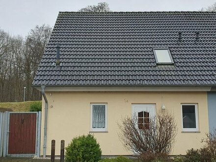 Bezugsfreie Doppelhaushälfte am Schweriner Stadtrand