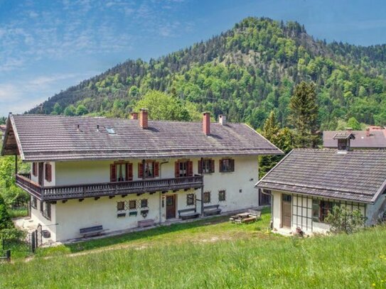 HISTORISCHES BAUERNHAUS MIT BERGBLICK