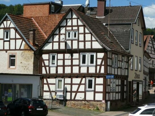 AUMÜLLER-Immobilien - Charmantes Kulturdenkmal mit Nebengebäude und Hoffläche im Herzen der Altstadt